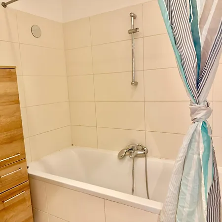 80 M2 Rootfop With Balcony & Free Parking דירה *