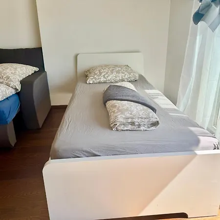 80 M2 Rootfop With Balcony & Free Parking גרסדורף ביי וין