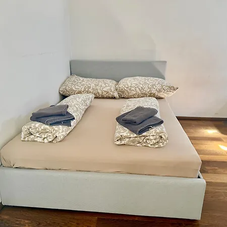 80 M2 Rootfop With Balcony & Free Parking דירה *